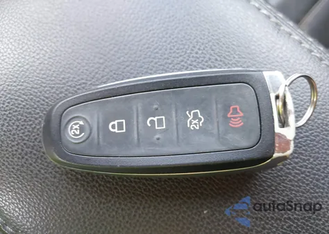 2017 Ford Escape Titanium z USA, uszkodzony, nr VIN 1FMCU9JD3HUD29461